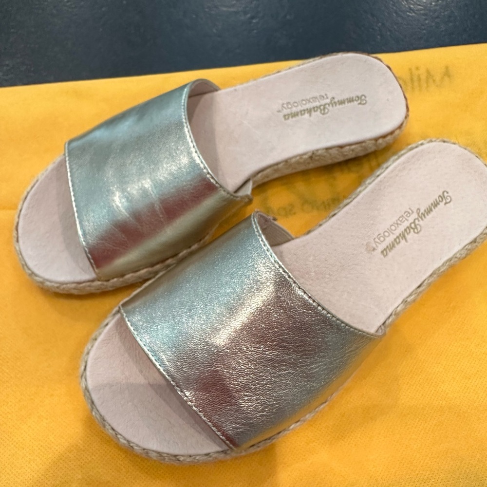 Tommy Bahama Relaxology Sandals